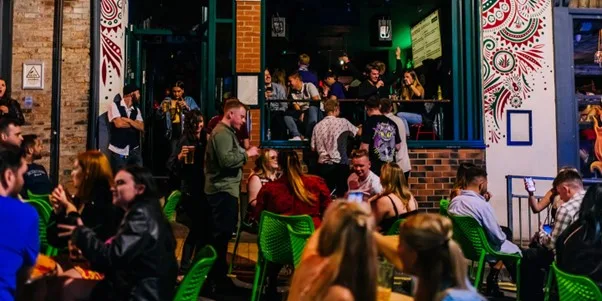 Verve shot from the outside on a summers night. Students sat outside in many tables, chatting and drinking.