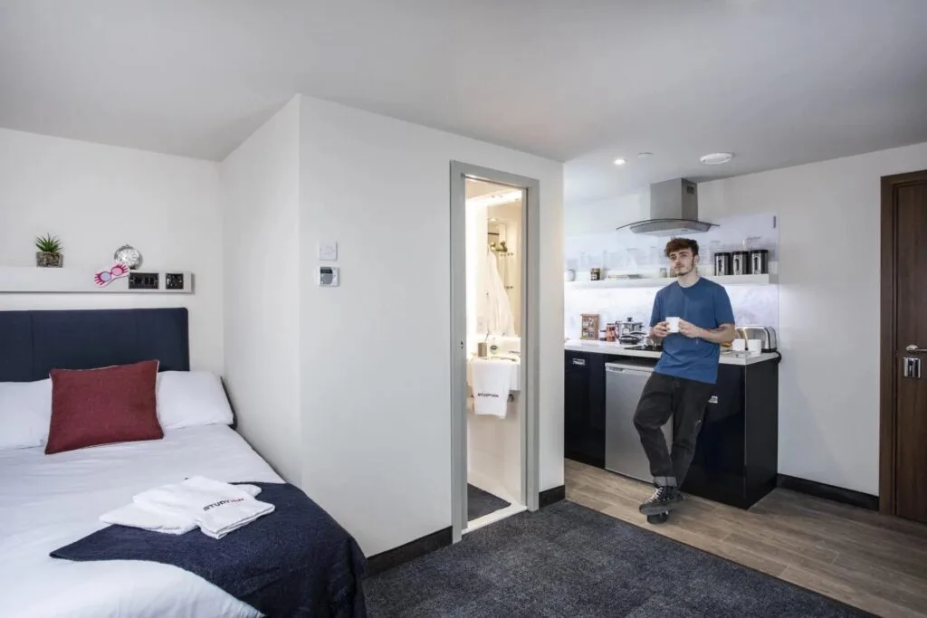 A Study Inn studio with a double bed, private kitchen and en-suite bathroom